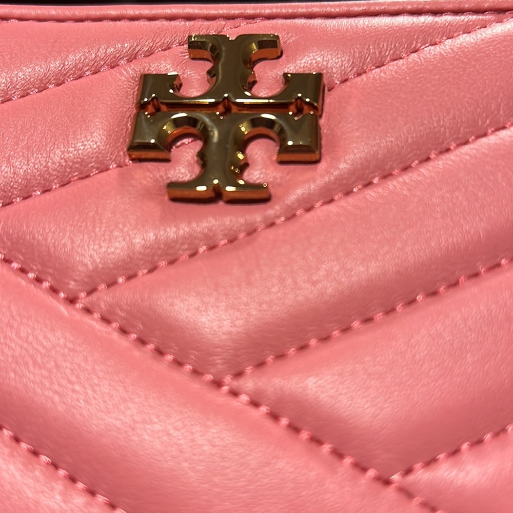 ✨SOLD✨ Tory Burch Kira Chevron zip continental wallet - Picture 13 of 13